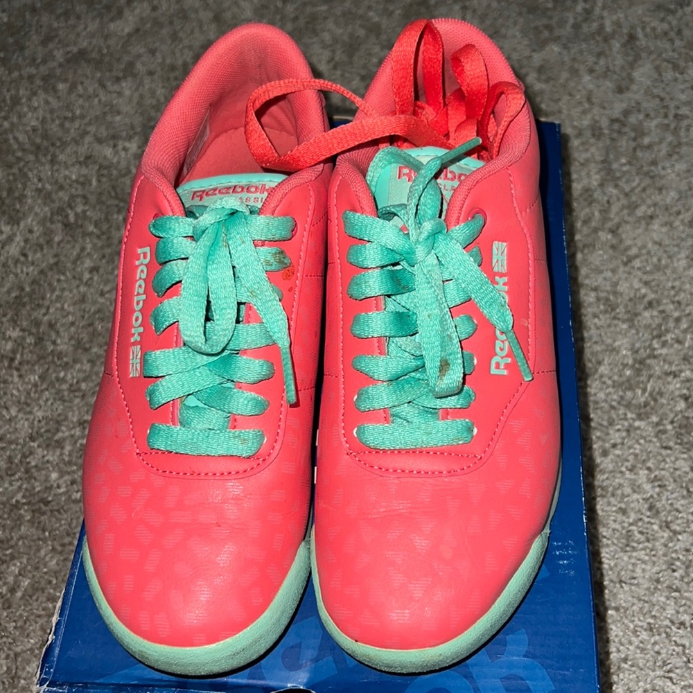 Women’s size 6 Reebok classics